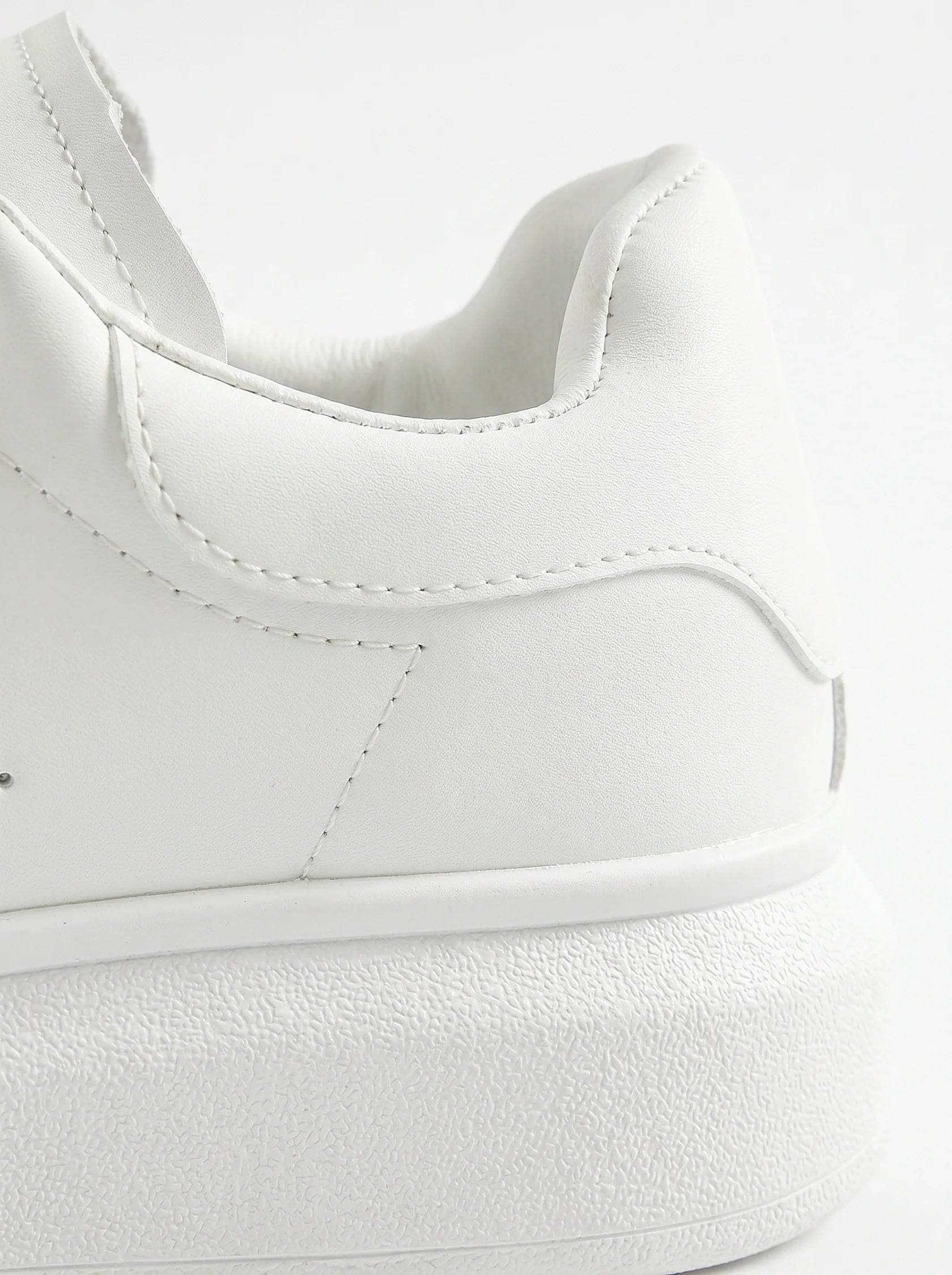 Men's Minimalist White Trainers - Stylish Lightweight Sneakers for Everyday Wear