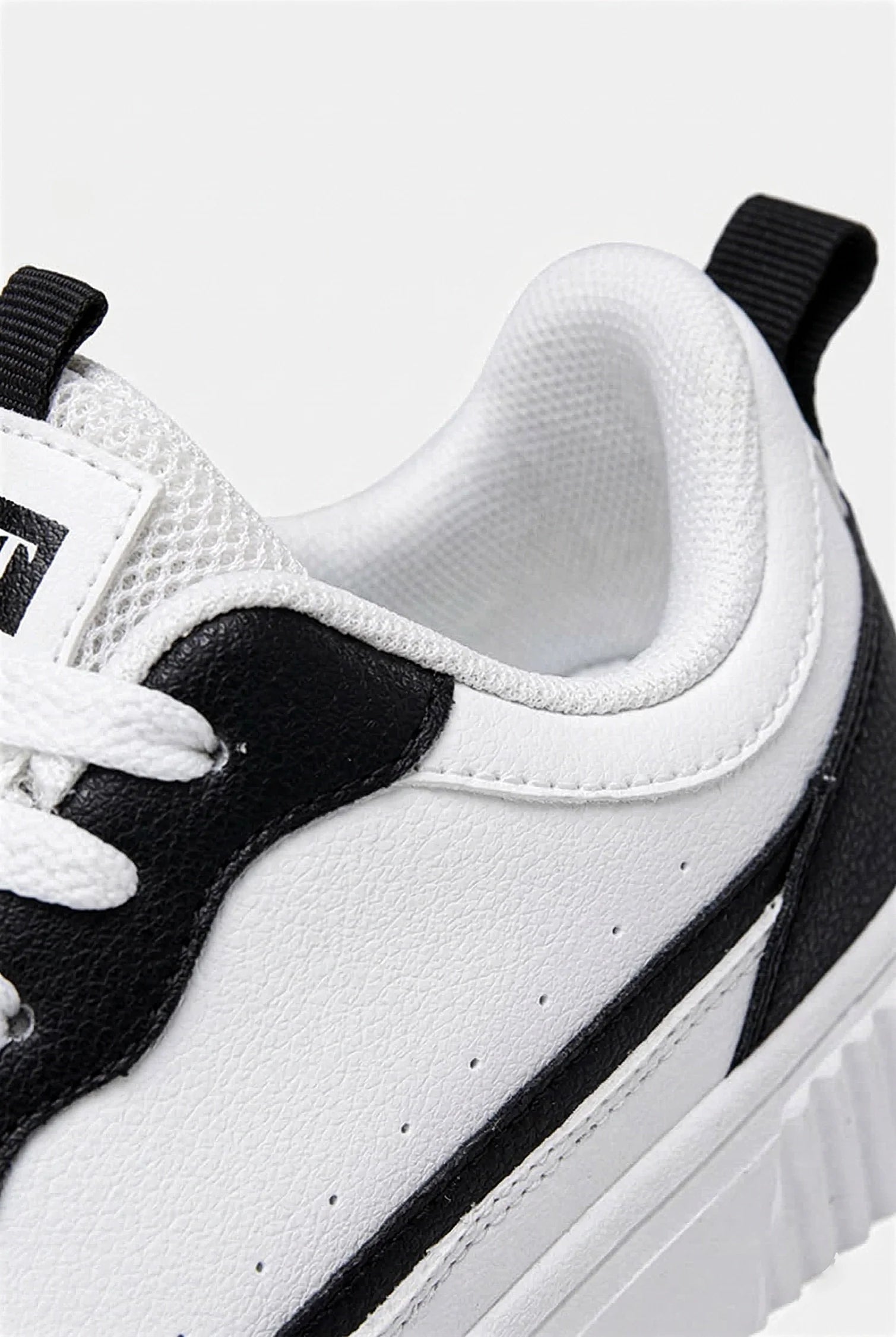 Men's White Leather Trainers for Casual Wear and Everyday Comfort